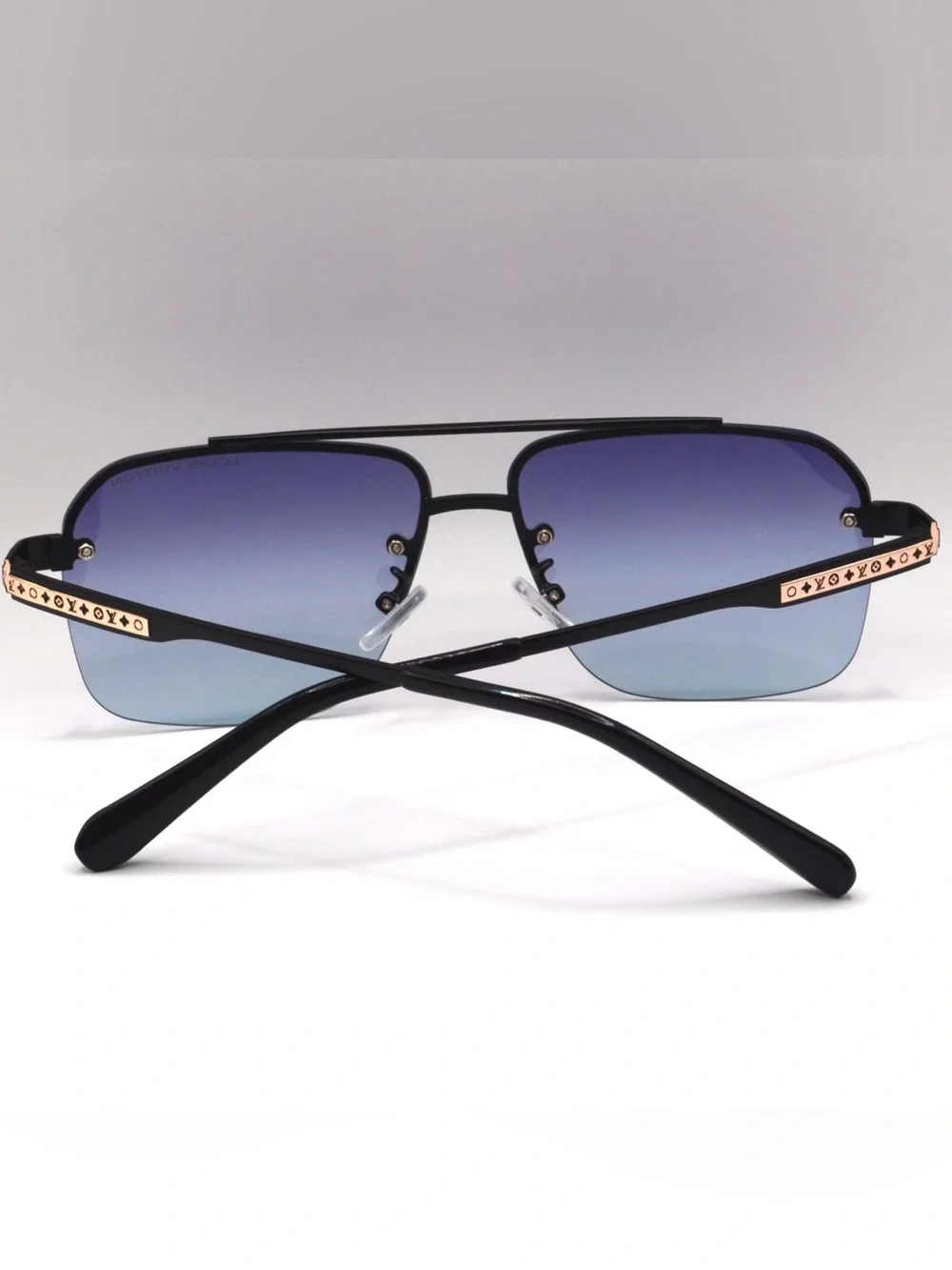 Louis Vuitton Men’s Sunglasses – Black / Purple-Blue Gradient – New – 61-14-138